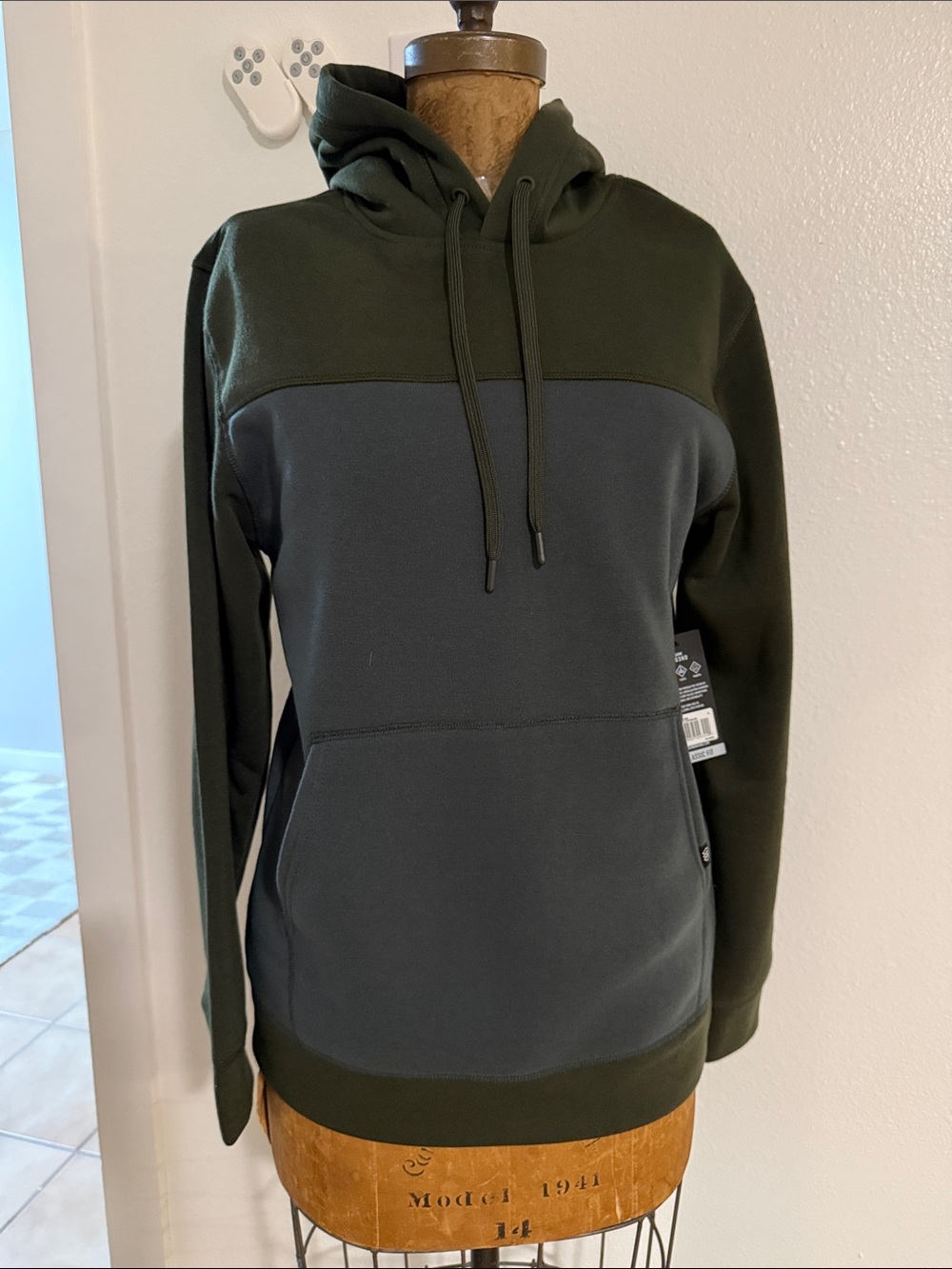 NWT Men's Leg3nd Two-Tone Olive Green & Charcoal Pullover Hoodie Size S
